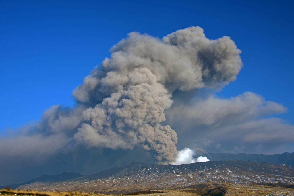 Aso volcano eruption