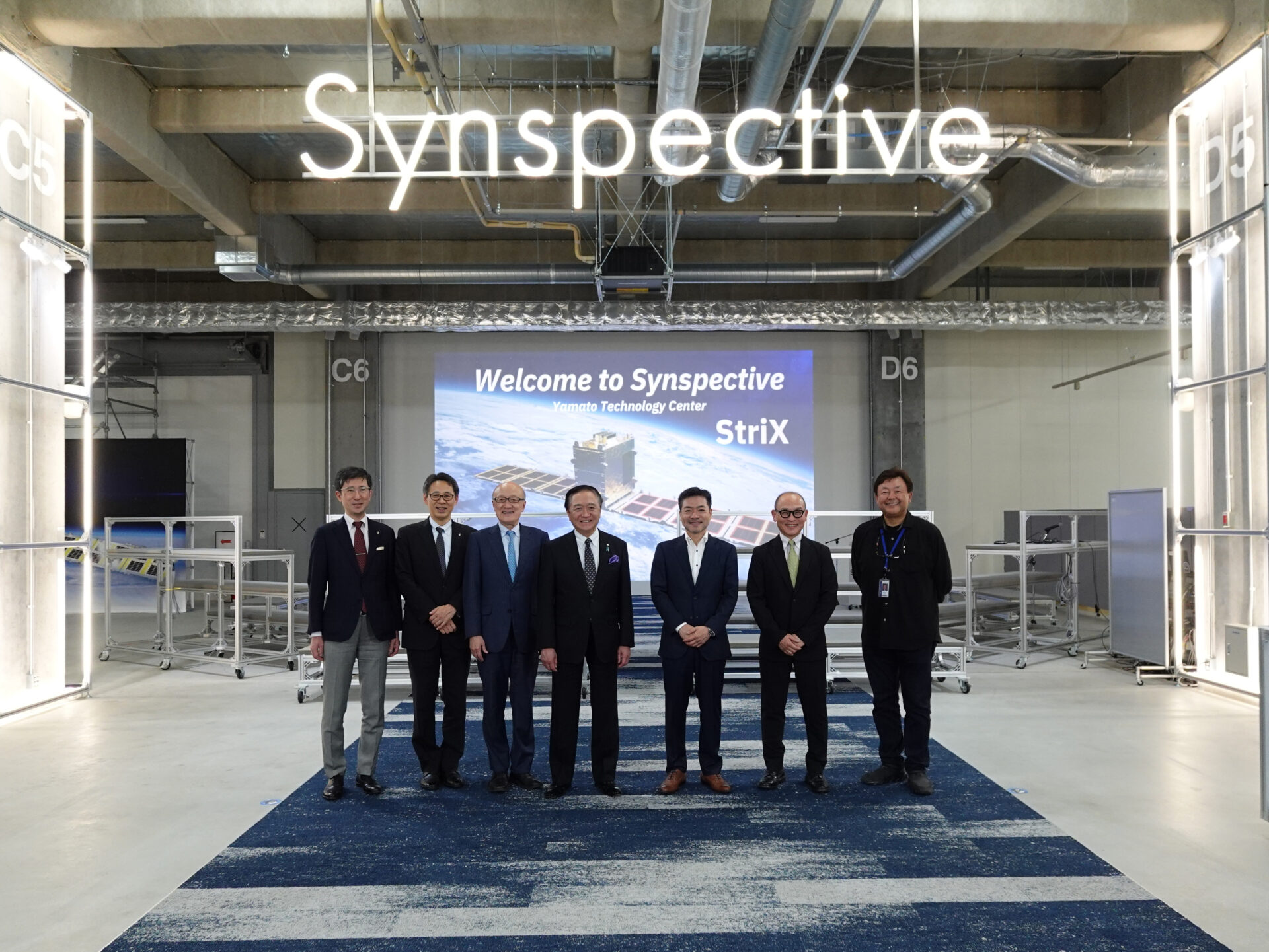 神奈川県知事がSynspectiveの衛星量産工場にご来訪 - Synspective-JP